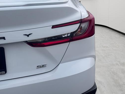 Ice Cap 2025 Toyota Camry SE