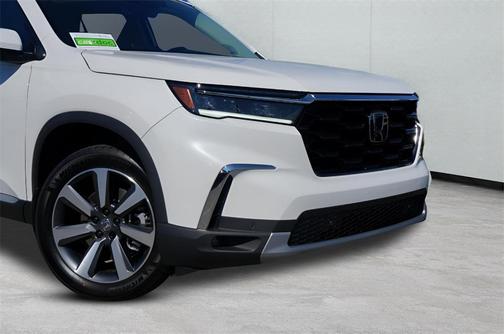 2025 Honda Pilot Touring 8-Passenger