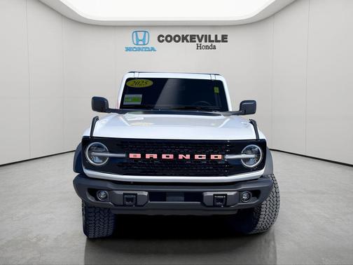 Oxford White 2025 Ford Bronco Badlands