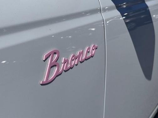 Oxford White 2025 Ford Bronco Badlands