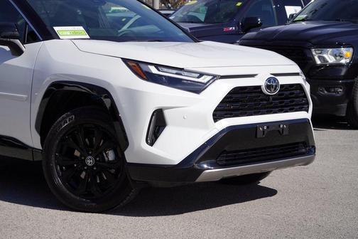 2025 Toyota RAV4 Hybrid SE