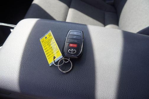 Ice Cap 2025 Toyota Camry LE