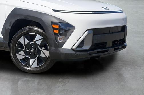 Atlas White 2025 Hyundai KONA SEL