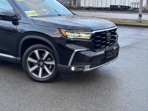 2025 Honda Pilot Touring 8-Passenger