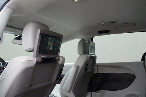 2020 Chrysler Pacifica Touring-L Plus