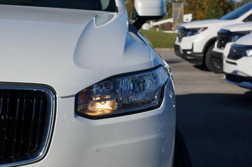 2016 Volvo XC90 T5 Momentum