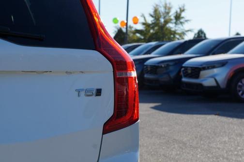 2016 Volvo XC90 T5 Momentum