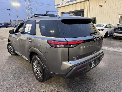 2023 Nissan Pathfinder SV FWD