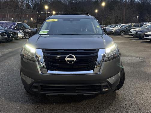 2023 Nissan Pathfinder SV FWD