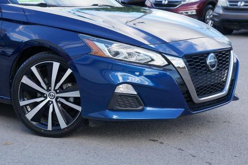 2022 Nissan Altima SR FWD