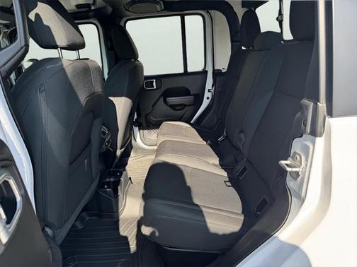 2021 Jeep Gladiator Willys 4x4