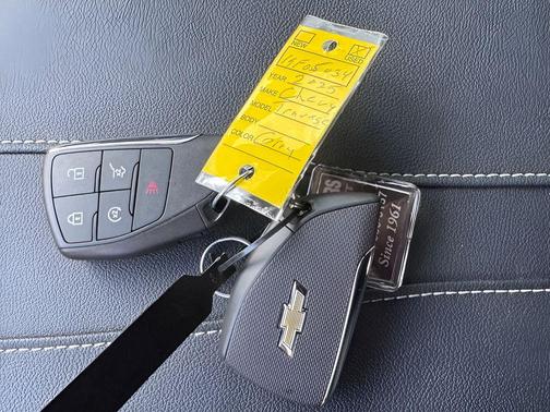 Sterling Gray Metallic 2025 Chevrolet Traverse LT