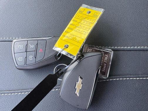 Sterling Gray Metallic 2025 Chevrolet Traverse LT