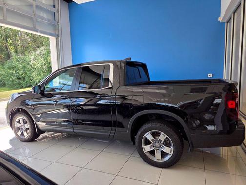 Crystal Black Pearl 2026 Honda Ridgeline RTL
