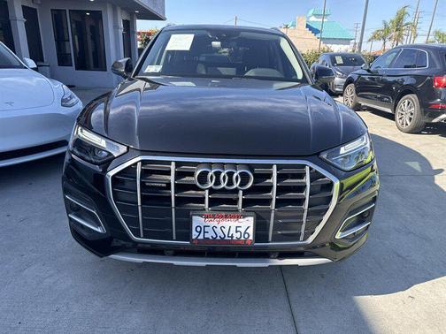 Mythos Black Metallic 2023 Audi Q5 40 Premium