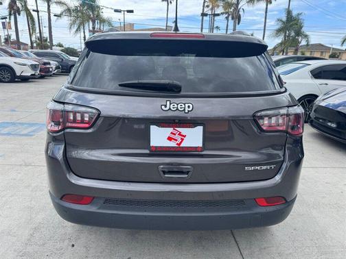 Granite Crystal Metallic Clearcoat 2018 Jeep Compass Sport