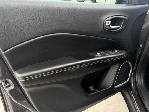Granite Crystal Metallic Clearcoat 2018 Jeep Compass Sport