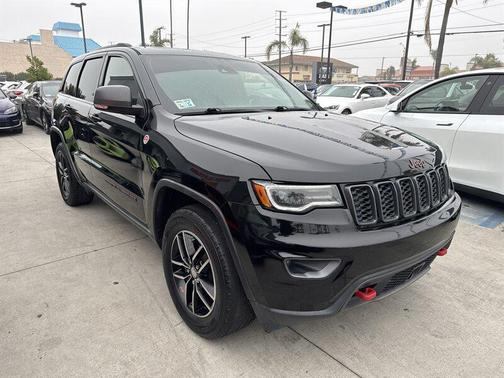 Diamond Black Crystal Pearlcoat 2018 Jeep Grand Cherokee Trailhawk