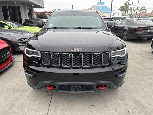 Diamond Black Crystal Pearlcoat 2018 Jeep Grand Cherokee Trailhawk
