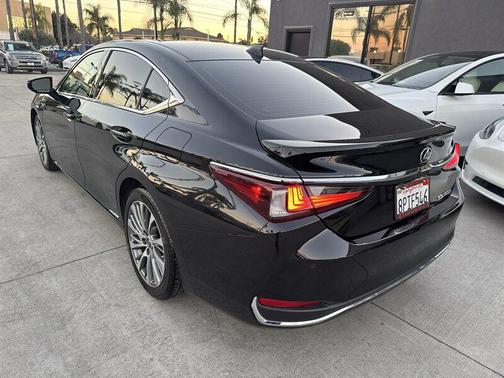 2020 Lexus ES 300h Base