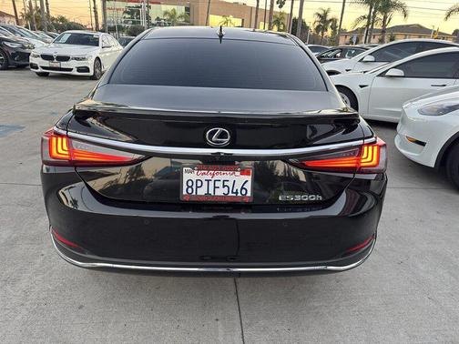 2020 Lexus ES 300h Base