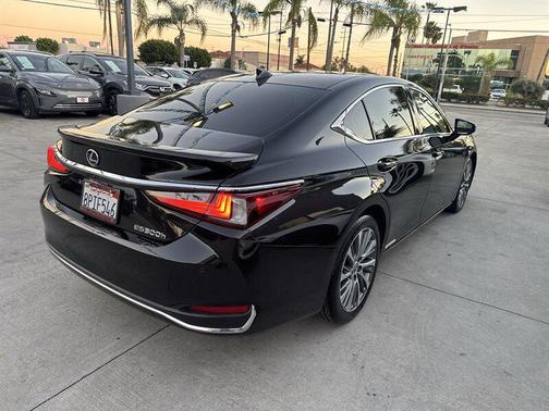 2020 Lexus ES 300h Base