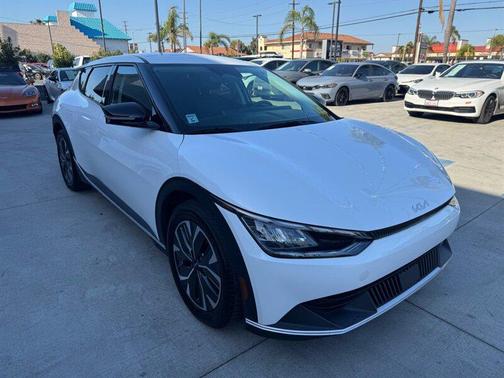 Snow White Pearl 2024 Kia EV6 Light Long Range