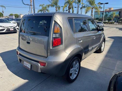 Silver 2010 Kia Soul +
