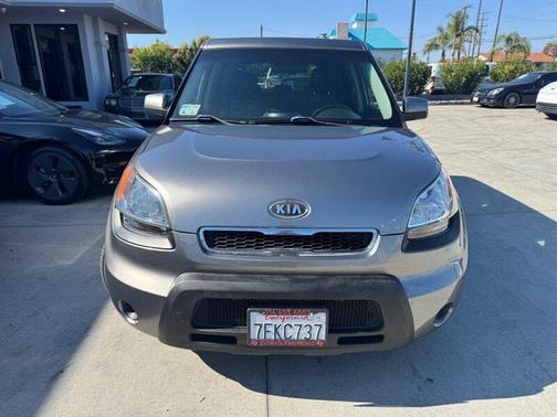 Silver 2010 Kia Soul +