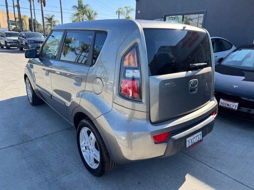Silver 2010 Kia Soul +