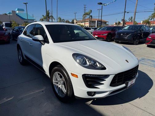 White 2018 Porsche Macan Macan