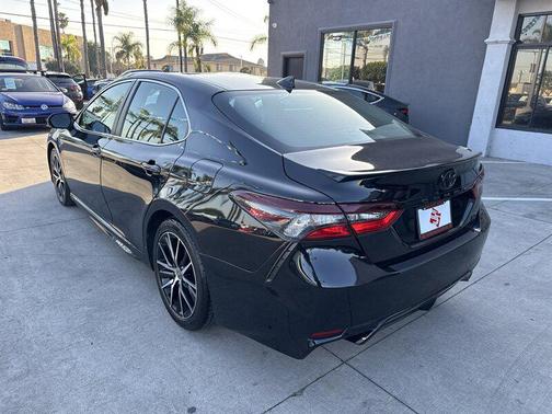 2022 Toyota Camry SE
