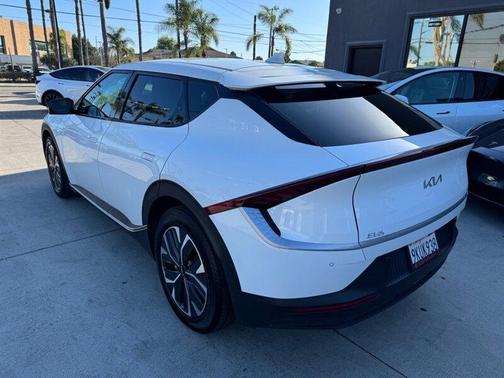 Snow White Pearl 2024 Kia EV6 Light Long Range