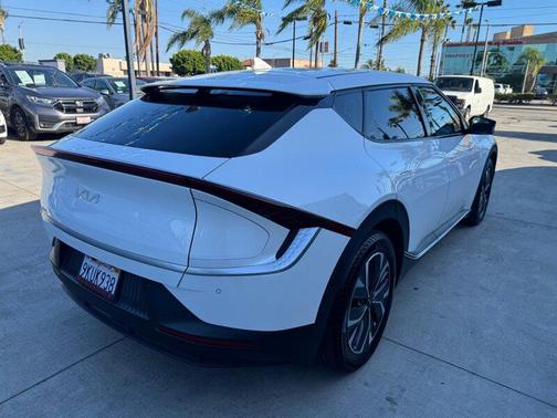 Snow White Pearl 2024 Kia EV6 Light Long Range