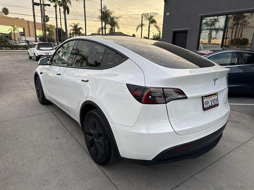 2024 Tesla Model Y Long Range Dual Motor All-Wheel Drive
