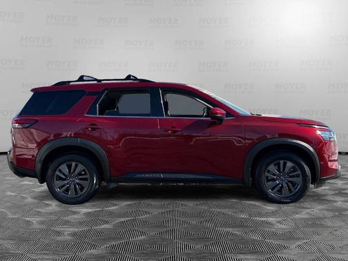 2022 Nissan Pathfinder SV