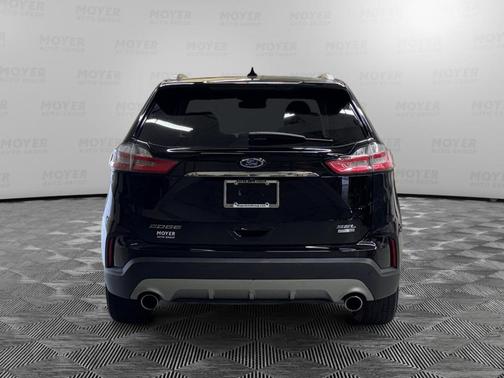 Black 2019 Ford Edge SEL
