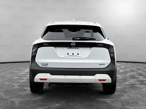 Aspen White Tri 2025 Nissan Kicks SV