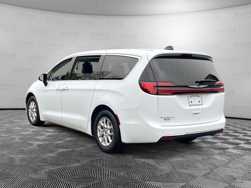 2023 Chrysler Pacifica Touring-L