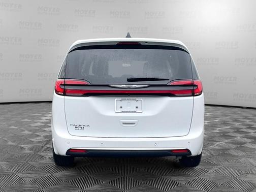 2023 Chrysler Pacifica Touring-L