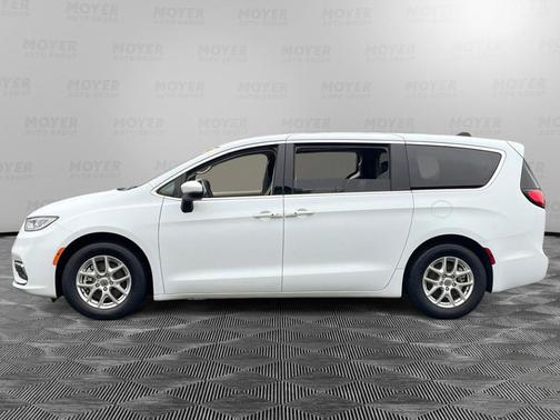 2023 Chrysler Pacifica Touring-L
