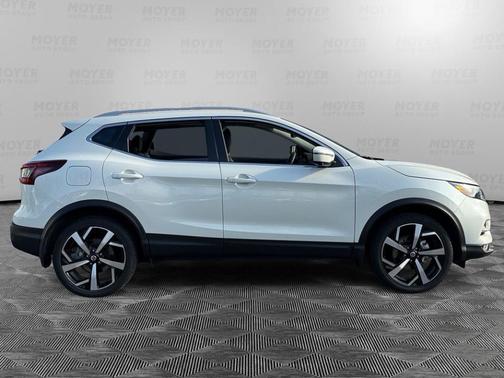 2022 Nissan Rogue Sport SL