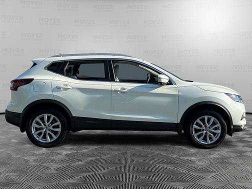 2022 Nissan Rogue Sport SV
