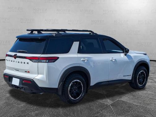 White / Black 2026 Nissan Pathfinder Rock Creek