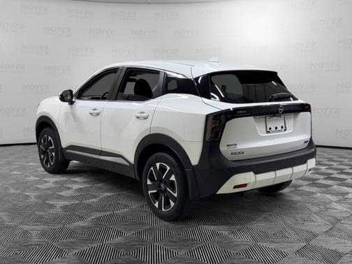 Aspen White Tri 2025 Nissan Kicks SV