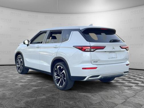 2022 Mitsubishi Outlander SE