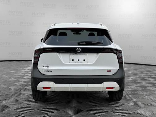 2025 Nissan Kicks SR