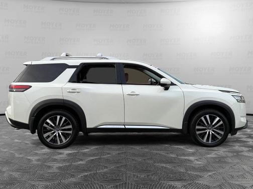 2023 Nissan Pathfinder Platinum