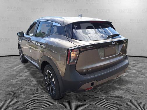 Canyon Bronze M 2026 Nissan Kicks SV