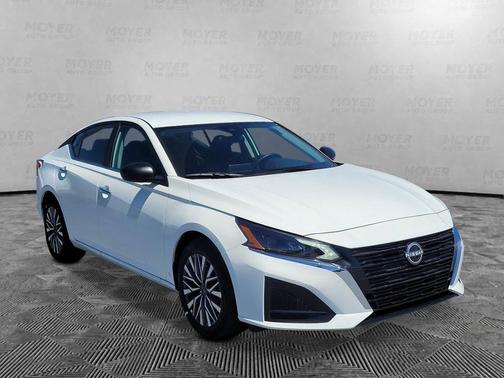 Glacier White 2026 Nissan Altima 2.5 SV